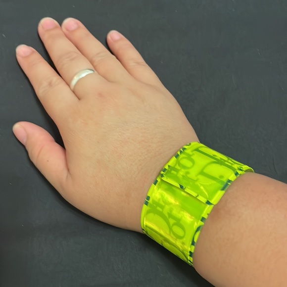 RARE VINTAGE AUTHENTIC CHRISTIAN DIOR SNAP BRACELET NEON - Picture 3 of 3